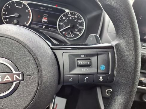 Used 2023 Nissan Rogue SV FWD image 23