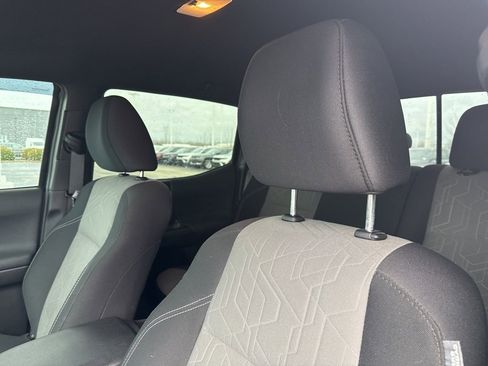 Used 2022 Toyota Tacoma TRD Sport image 10