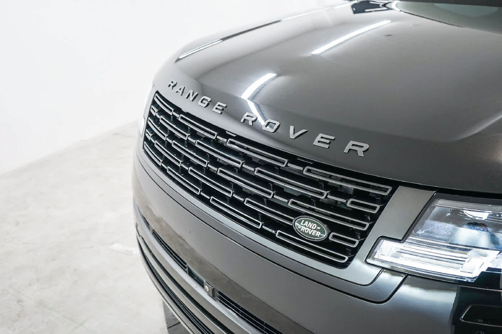 Used 2025 Land Rover Range Rover SE AWD/4WD image 17