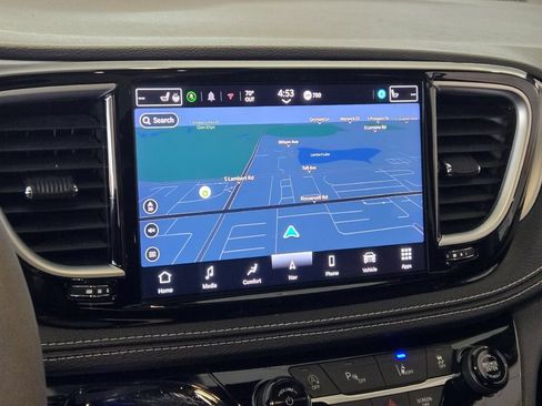 Used 2025 Chrysler Pacifica Limited FWD image 26