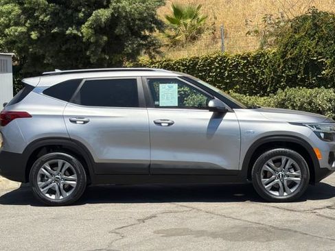 Used 2021 Kia Seltos S AWD/4WD image 3