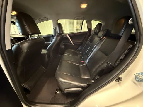 Used 2018 Toyota RAV4 LE image 14