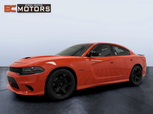 Used 2020 Dodge Charger R/T w/ Blacktop Package RWD image 2