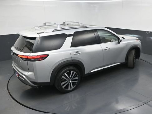 Used 2023 Nissan Pathfinder Platinum FWD image 40