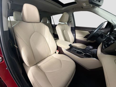 Used 2021 Toyota Highlander Limited image 30