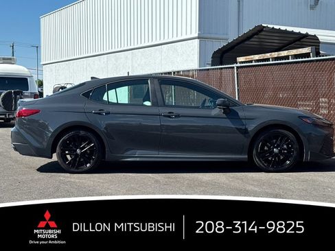 Used 2025 Toyota Camry SE FWD image 3