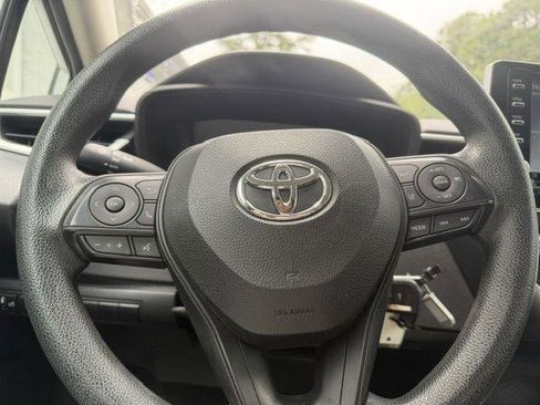 Used 2021 Toyota Corolla LE FWD image 19