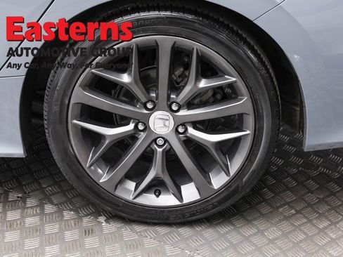 Used 2022 Honda Civic Touring image 8