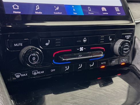 Used 2023 Jeep Grand Cherokee Limited image 24