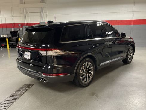 Used 2025 Lincoln Aviator 2WD image 10