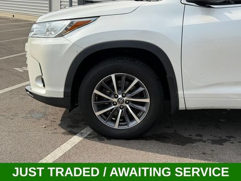 Used 2017 Toyota Highlander XLE w/ Carpet Mat Package AWD/4WD image 11