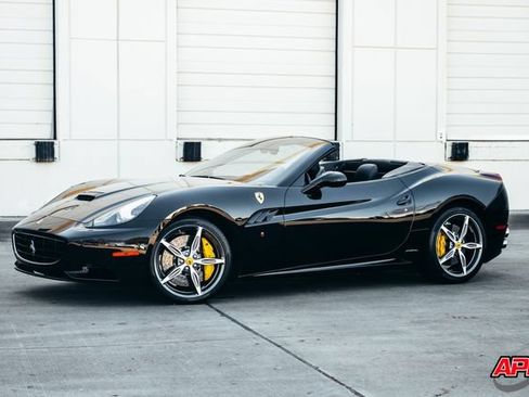 Used 2014 Ferrari California RWD image 44