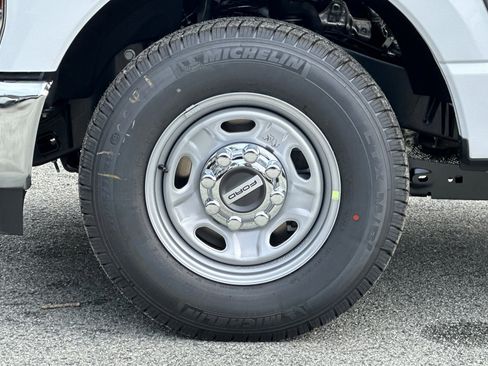 New 2026 Ford F250 XL w/ XL Chrome Package image 21