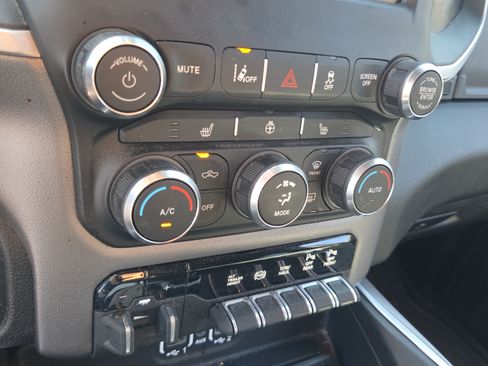 Used 2021 RAM 3500 Big Horn w/ Level B Equipment Group AWD/4WD image 18