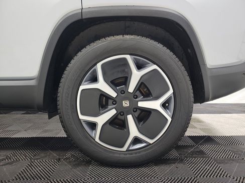 Used 2024 Rivian R1S Adventure image 10