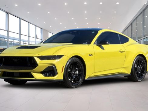 Used 2025 Ford Mustang GT Premium RWD image 8