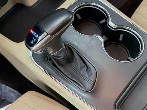 Used 2019 Dodge Durango SXT w/ 3rd Row Seating Group AWD/4WD image 16