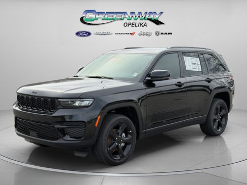 New 2025 Jeep Grand Cherokee Altitude image 3