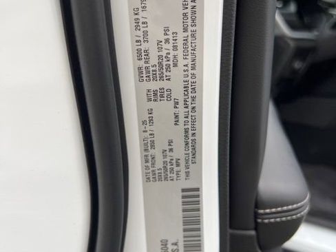 Used 2025 Jeep Grand Cherokee L Limited w/ Black Appearance Package image 17