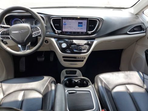 Used 2023 Chrysler Pacifica Touring-L FWD image 29