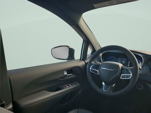 New 2026 Chrysler Voyager LX FWD image 15