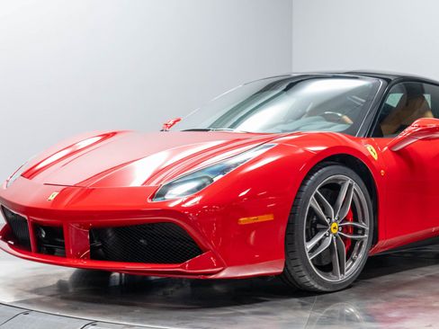 Used 2016 Ferrari 488 GTB RWD image 5