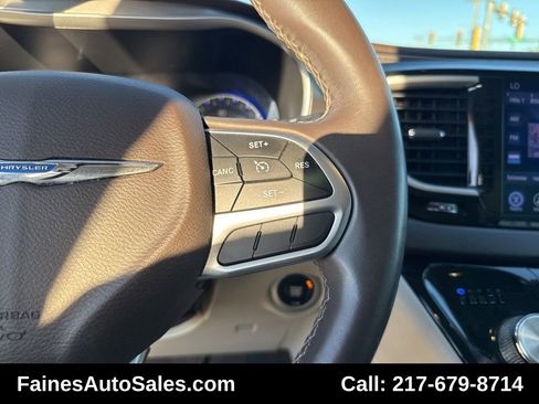 Used 2017 Chrysler Pacifica Touring-L image 52