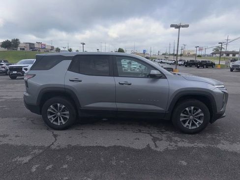 Used 2026 Chevrolet Equinox LT AWD/4WD image 9