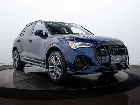 Certified 2025 Audi Q3 2.0T Premium w/ Convenience Package image 2