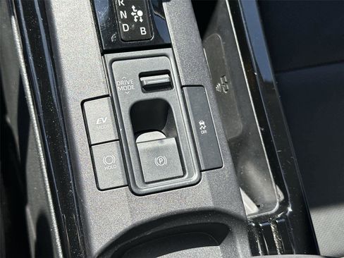 Used 2023 Toyota Prius XLE FWD image 37