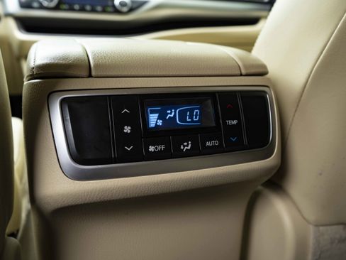 Used 2018 Toyota Highlander XLE FWD image 42