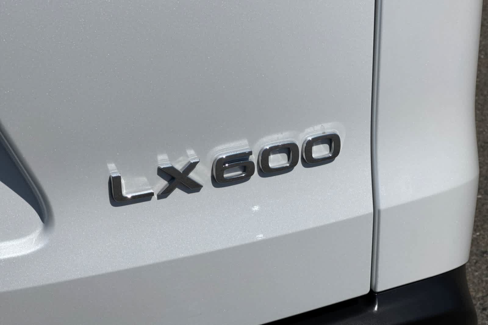 Used 2023 Lexus LX 600 4WD w/ Ultra Luxury Package image 33