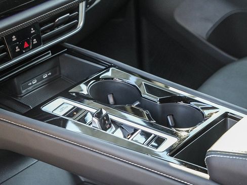 Used 2025 Volkswagen Atlas Cross Sport SEL R-Line image 21