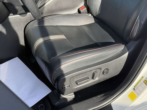 Used 2019 Toyota Highlander SE AWD/4WD image 14