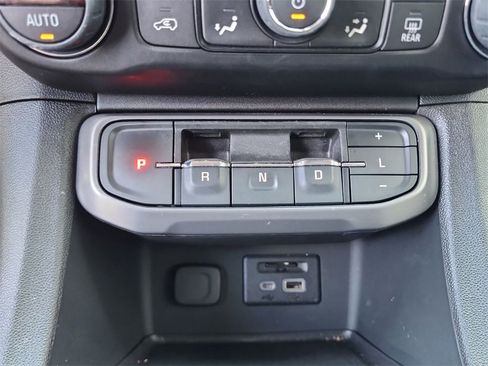 Used 2023 GMC Acadia AT4 w/ Technology Package image 17