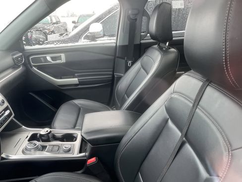 Used 2021 Ford Explorer XLT w/ Equipment Group 202A image 23