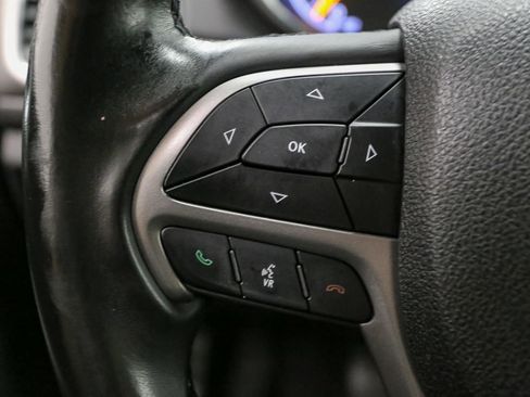 Used 2018 Jeep Grand Cherokee Laredo image 33