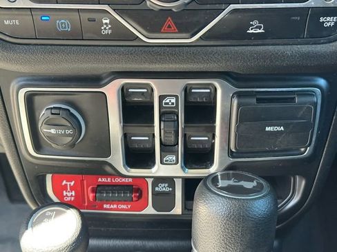 Used 2024 Jeep Wrangler Unlimited image 18