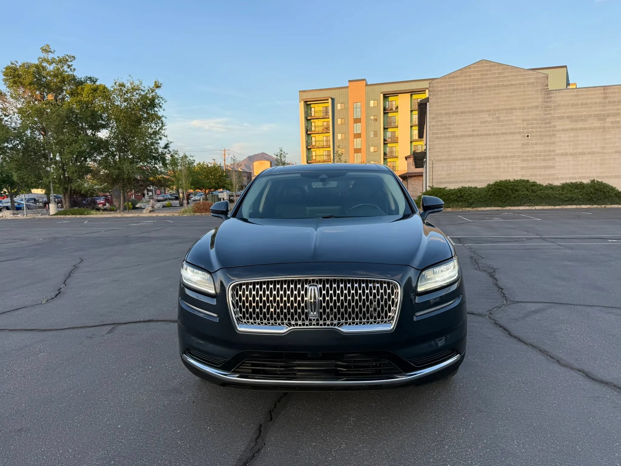 Used 2023 Lincoln Nautilus Reserve w/ Luxury Package AWD/4WD image 2