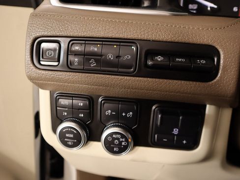 Used 2021 GMC Yukon XL Denali w/ Denali Ultimate Package image 8