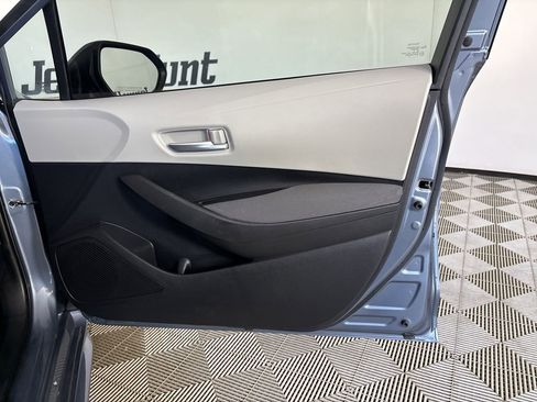 Used 2021 Toyota Corolla LE image 26
