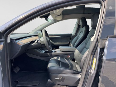 Used 2023 Tesla Model Y AWD image 10