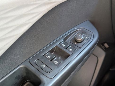 Used 2024 Volkswagen Taos S image 38