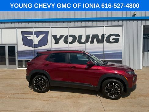 Used 2022 Chevrolet TrailBlazer LT w/ Convenience Package FWD image 1