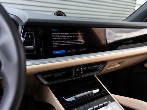 New 2025 Porsche Cayenne AWD/4WD image 16