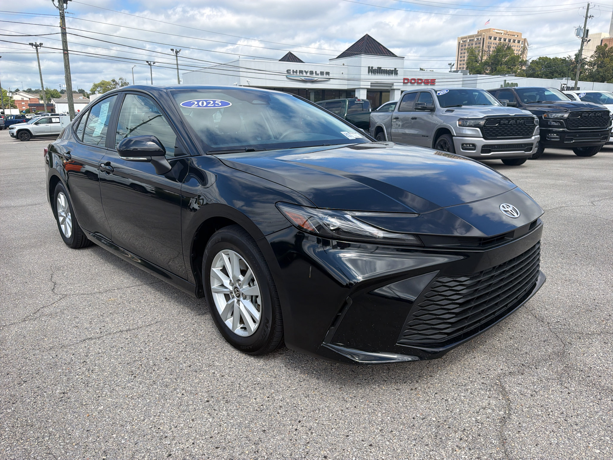 Used 2025 Toyota Camry LE FWD image 4