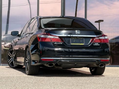 Used 2016 Honda Accord Touring image 8