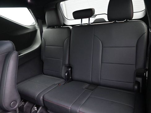 Used 2025 Chevrolet Traverse Z71 image 15