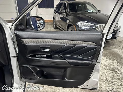 Used 2019 Mitsubishi Outlander SEL AWD/4WD image 22