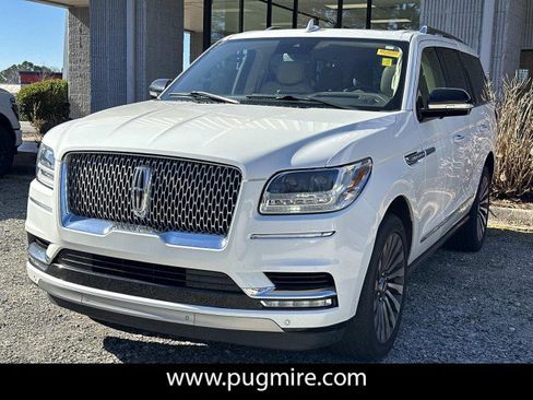Used 2021 Lincoln Navigator Reserve w/ Luxury Package image 3